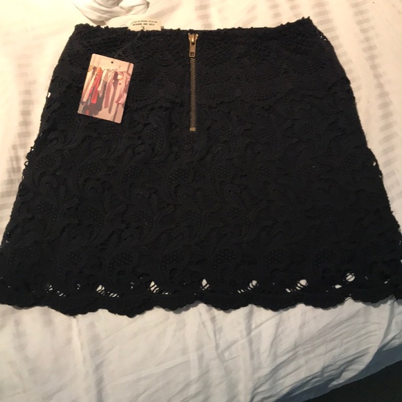 Super Cute Black Crochet Mini Skirt - Picture 6 of 7